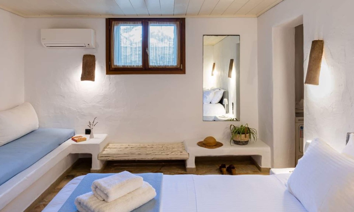 Krotiri Villa | Blue Villa in Kampos, Paros