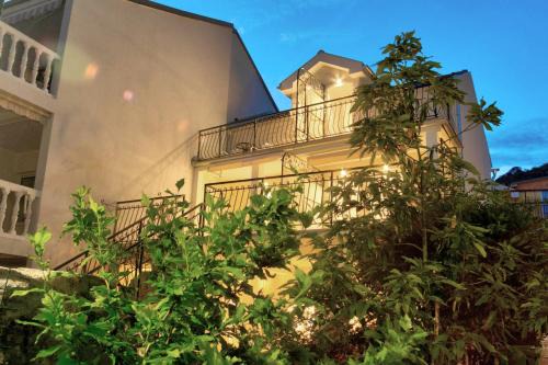 Bijela Apartment | BOKELJSKI CVIJET apartmani