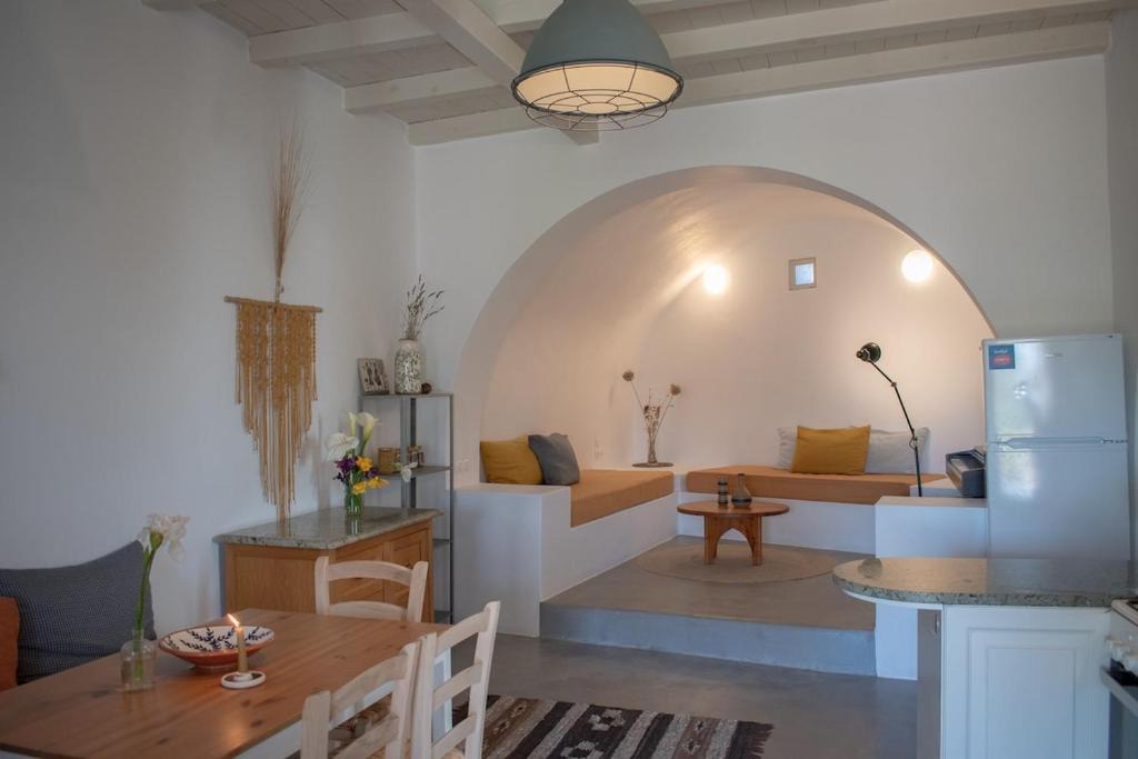 Aroniadika House | Borantza stone house