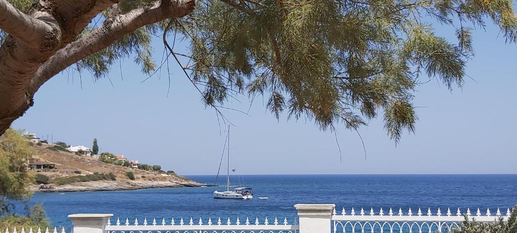 Lavreotiki Apartment | Breezy Beach House