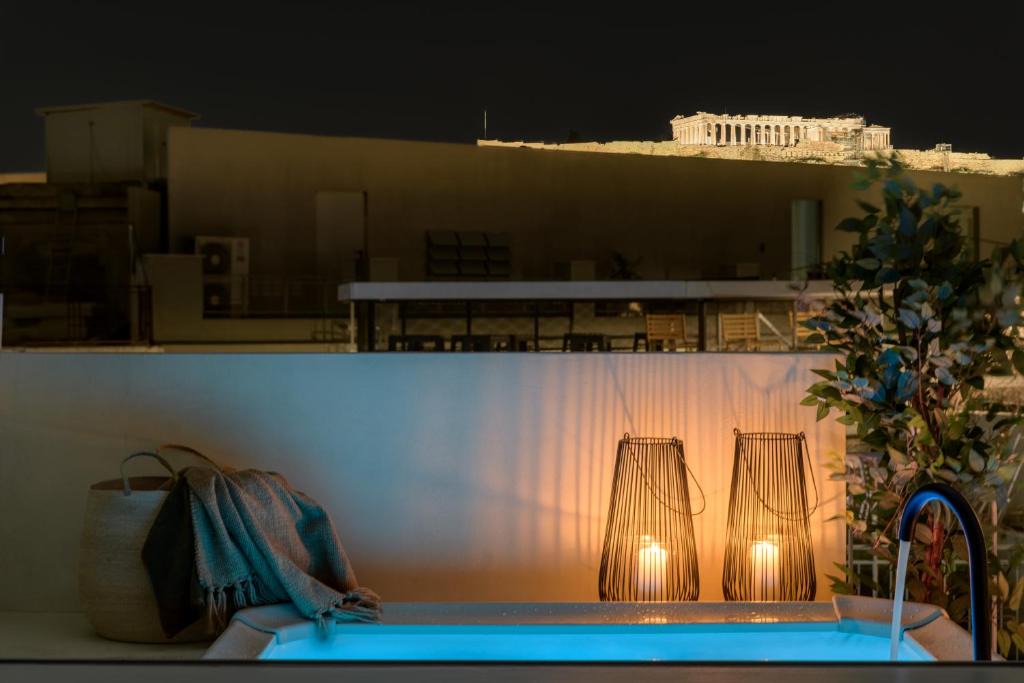 Monastiraki Apartment | Bright Acropolis Loft Plunge Pool