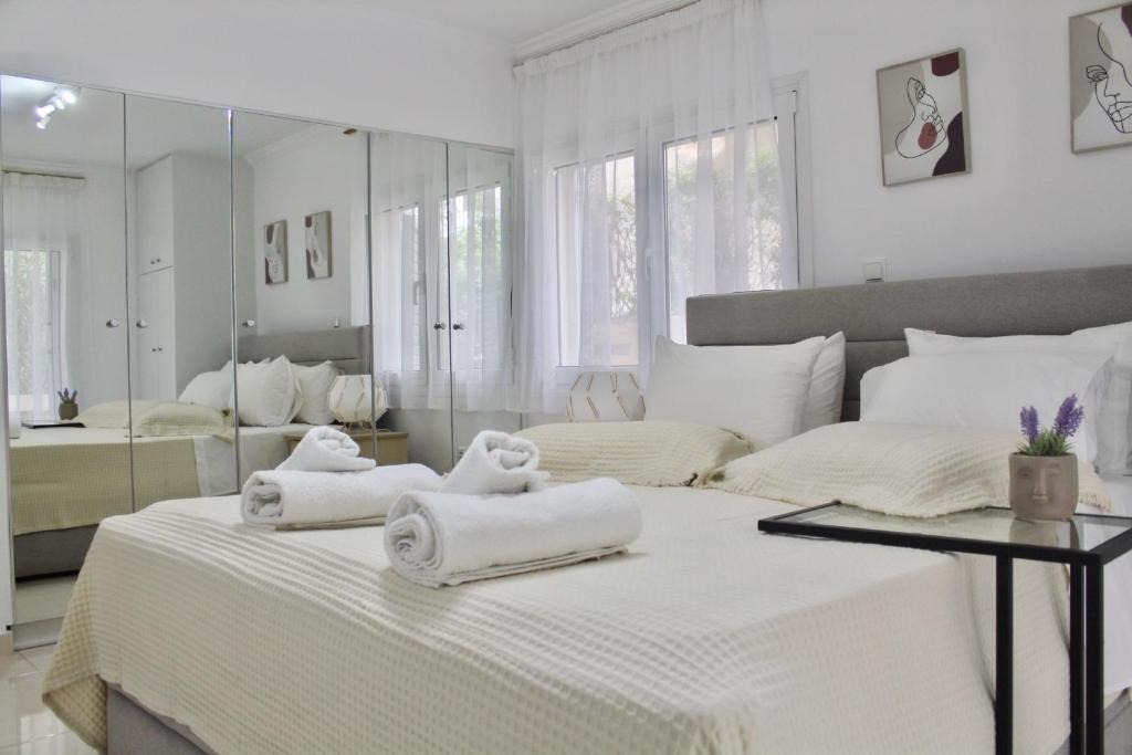 Varkiza Apartment | Bright and Peaceful Apartment near Varkiza beach