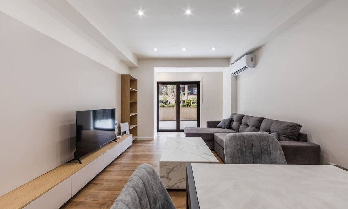 Tirana Apartment | Bright Apartment with Large Terrace & Free Parking by PikHost