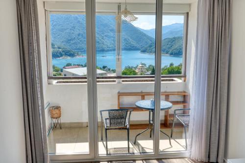 Pluzine Apartment | Bright Modern Holiday Home With Postcard Lake View