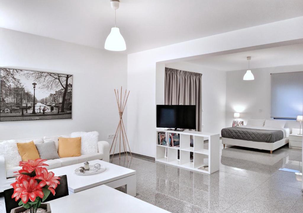 Khalandrion Apartment | Budget Semi Basement by Verde Apartments