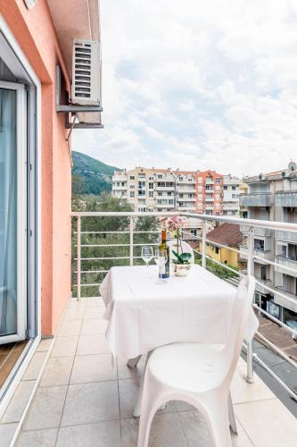 Podmaine Apartment | Budva Town Apartments