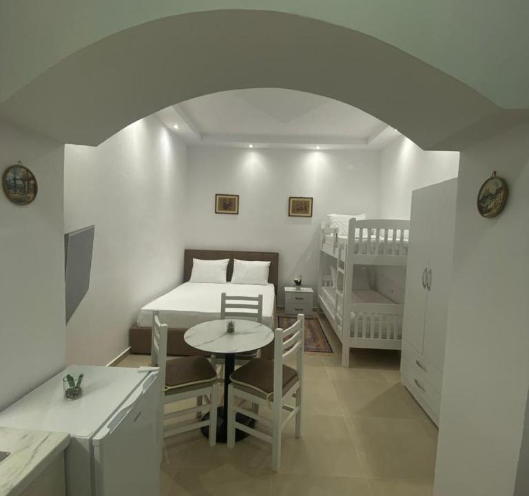 Permet Apartment | Casa de Flori