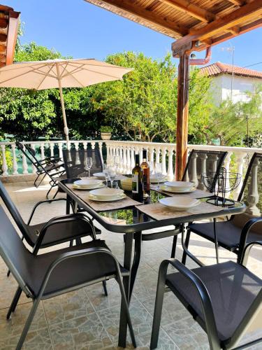 Nea Iraklia House | Casa Lia-Beach Front Villa
