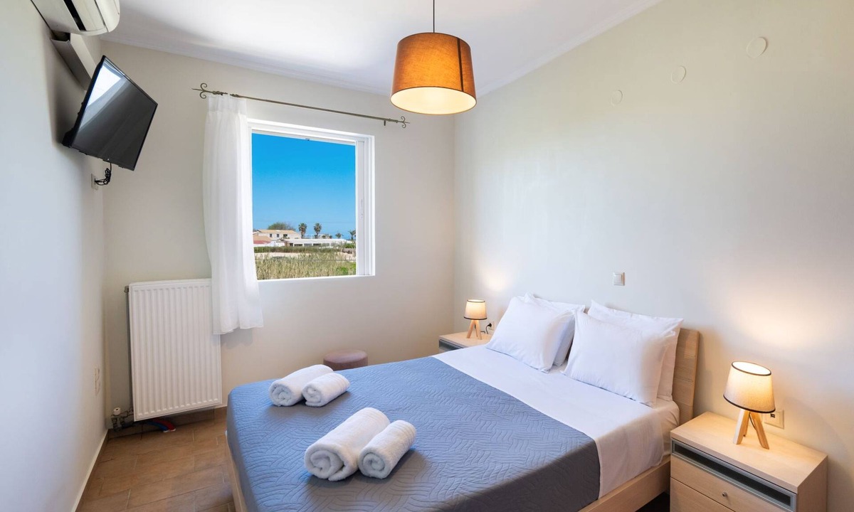 Lefkada Town Apartment | Casa Vardani 2 Modern Central Apartment