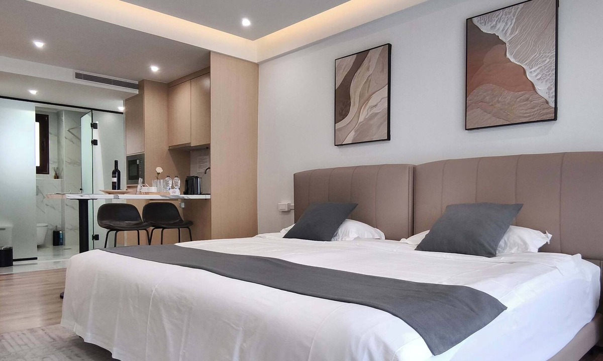 Piraeus Apartment | CCLUX Standard King Room
