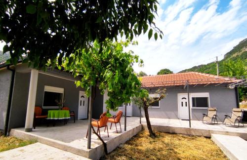 Karuc House | Celtis Shade House
