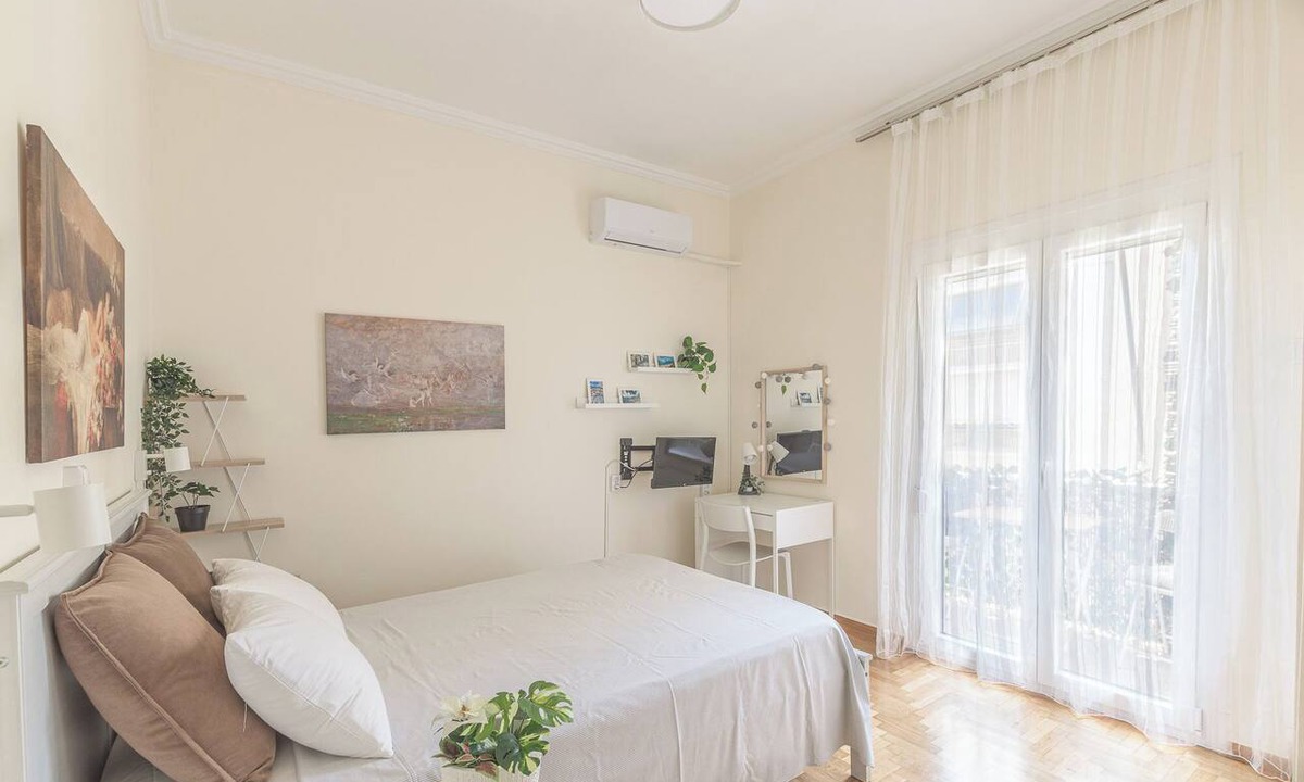 Ilisia Apartment | Central Cosy quite 25sm 5th @ balcony over garden near metro