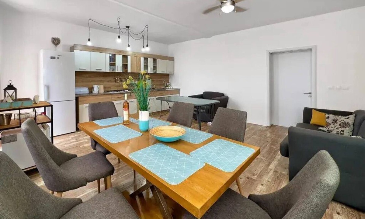 Utjeha Apartment | Ceres Apartments - One-Bedroom Premier Apartment