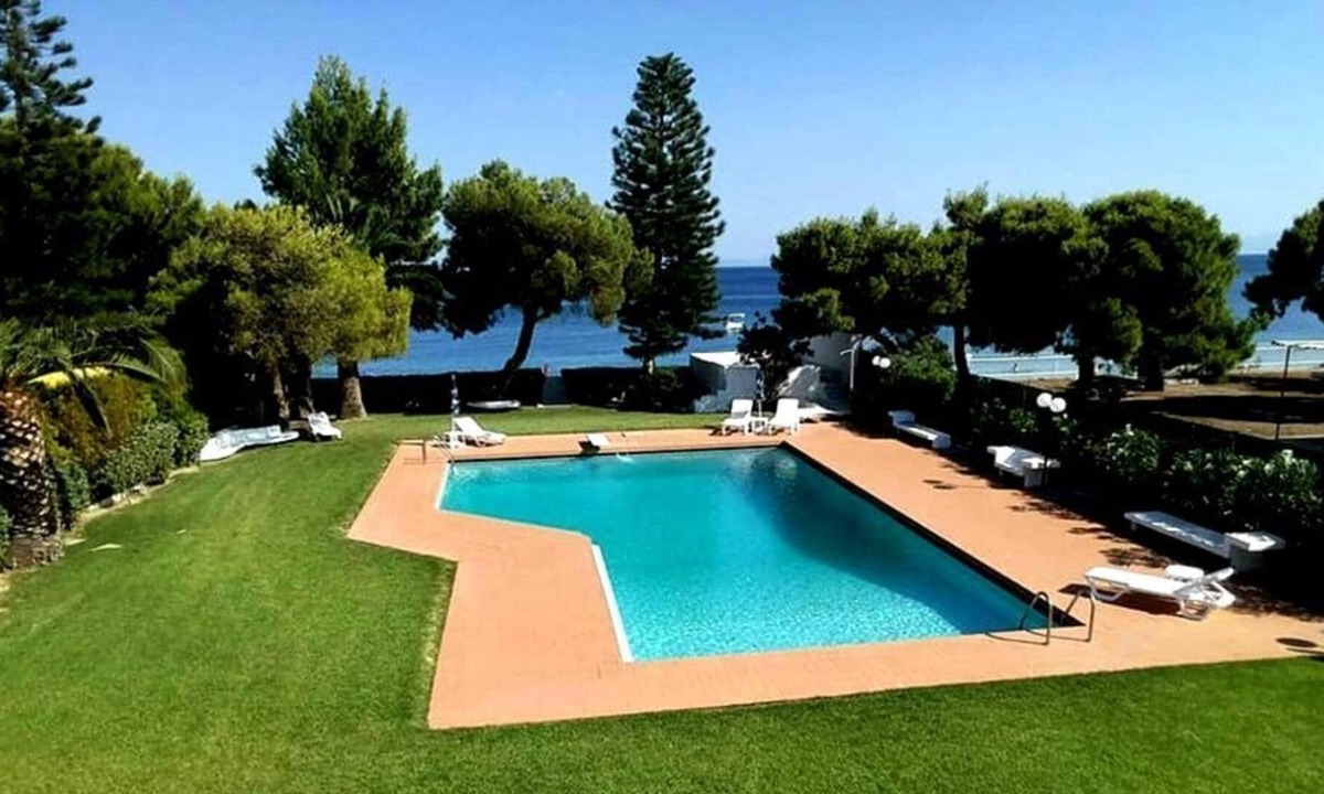 Kineta Villa | Character house feet in the sea!