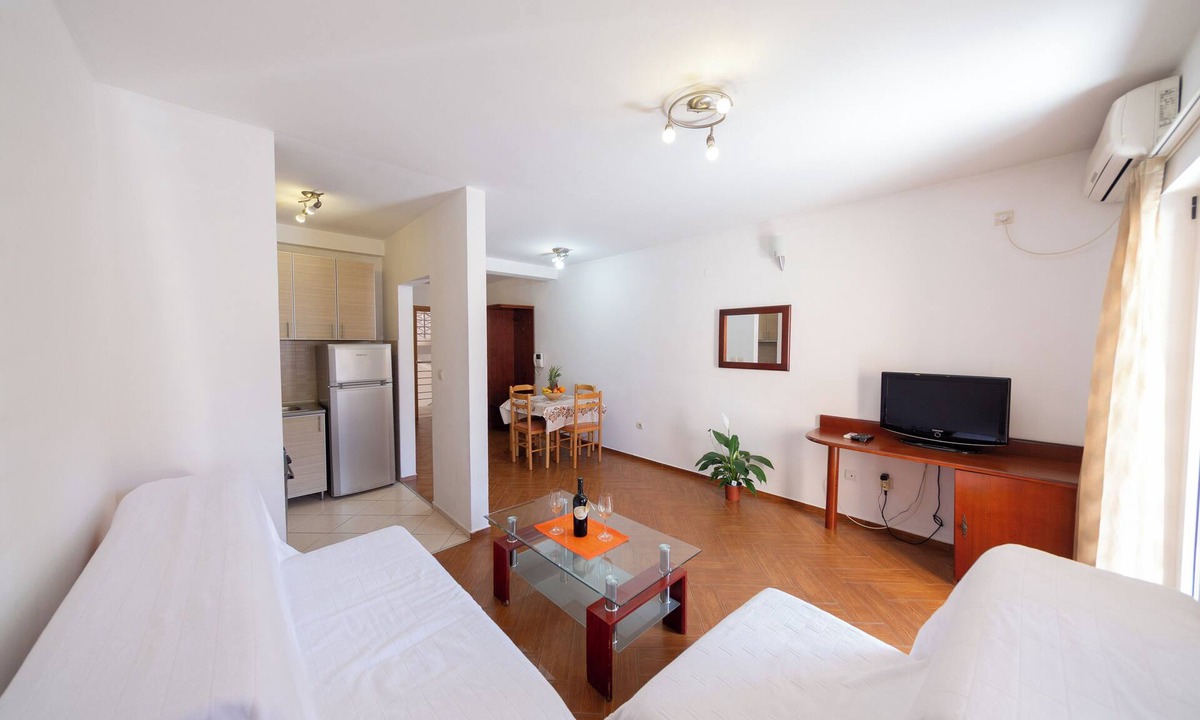 Budva Apartment | Charming 1-bedroom apartment - Walking Distance to the Beach No. 1