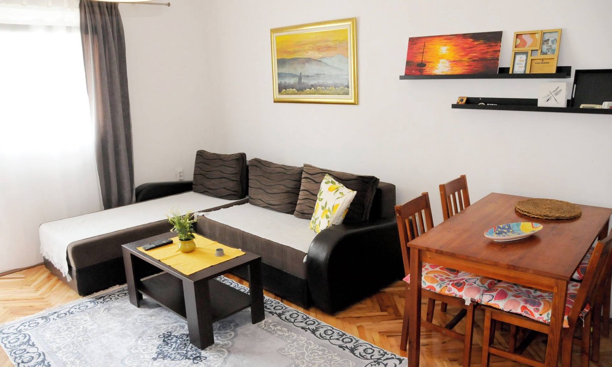 Bijeli do Apartment | Charming 1-bedroom Apartment w/Balcony and Sea Vicinity in Budva