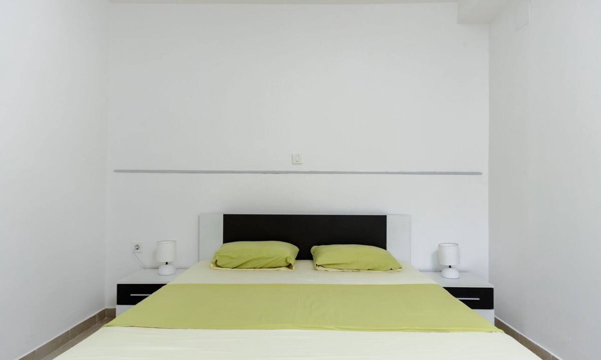 Budva Apartment | Charming 1-bedroom apartment in enchanting Budva with WiFi, AC