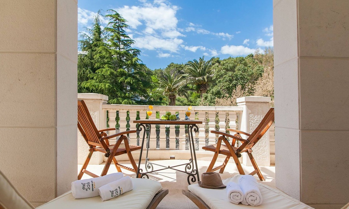 Grahovo Apartment | Charming 2 bedroom apartment 50 m from the beach