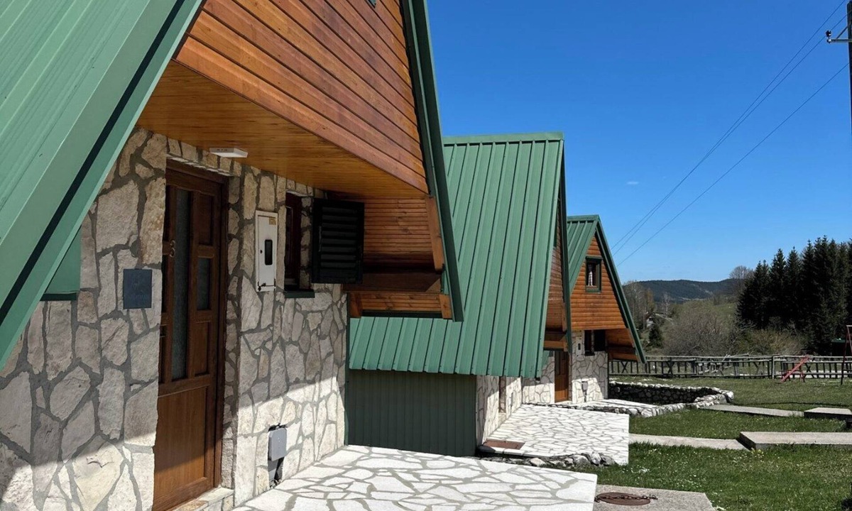 Zabljak House | Charming 2-bedroom bungalow in welcoming Žabljak with WiFi