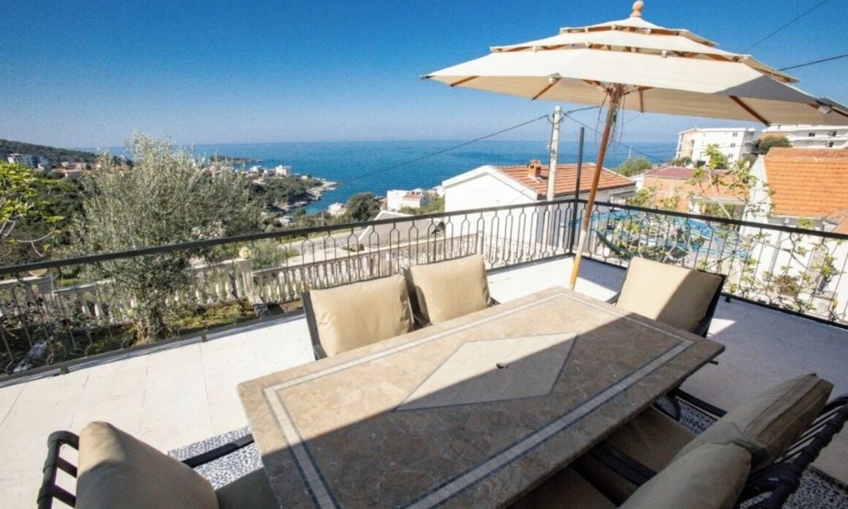Montenegro Coast House | Charming 2-bedroom house in ocean views in Utjeha