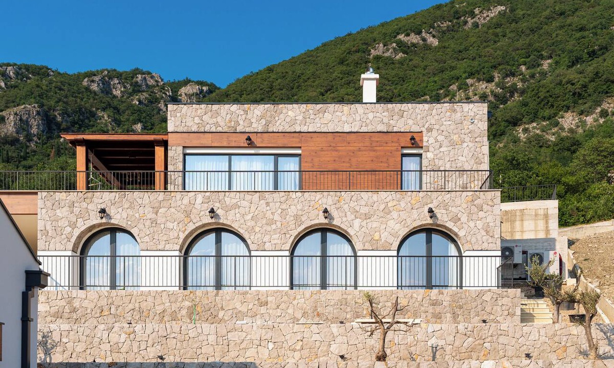 Bratesici Villa | Charming 5-bedroom Villa w/Pool in Peaceful Scenary