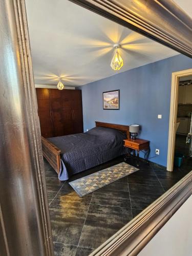 Maini Apartment | Charming Central Flat - Balcony with Mountain View, Near Beach