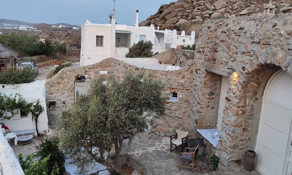 Paraga House | Charming Holiday House in Mikonos with Garden View