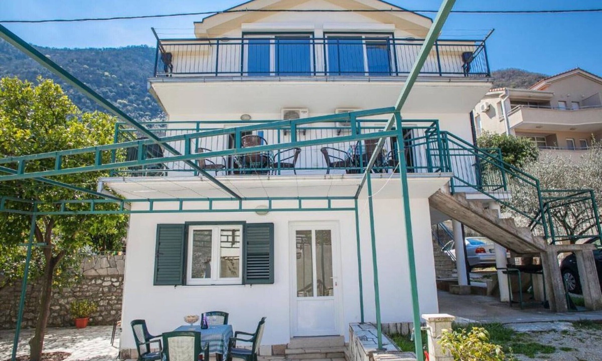 Lepetane Apartment | Charming Seaside Escape in Kotor - One Bedroom Apartment with Garden 3
