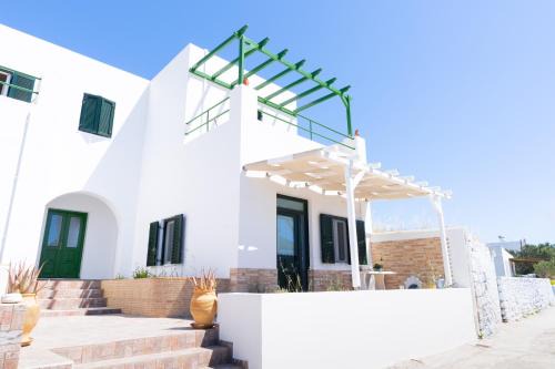 Zefiria Apartment | Charming Traditional Cycladic Studio in Zefyria