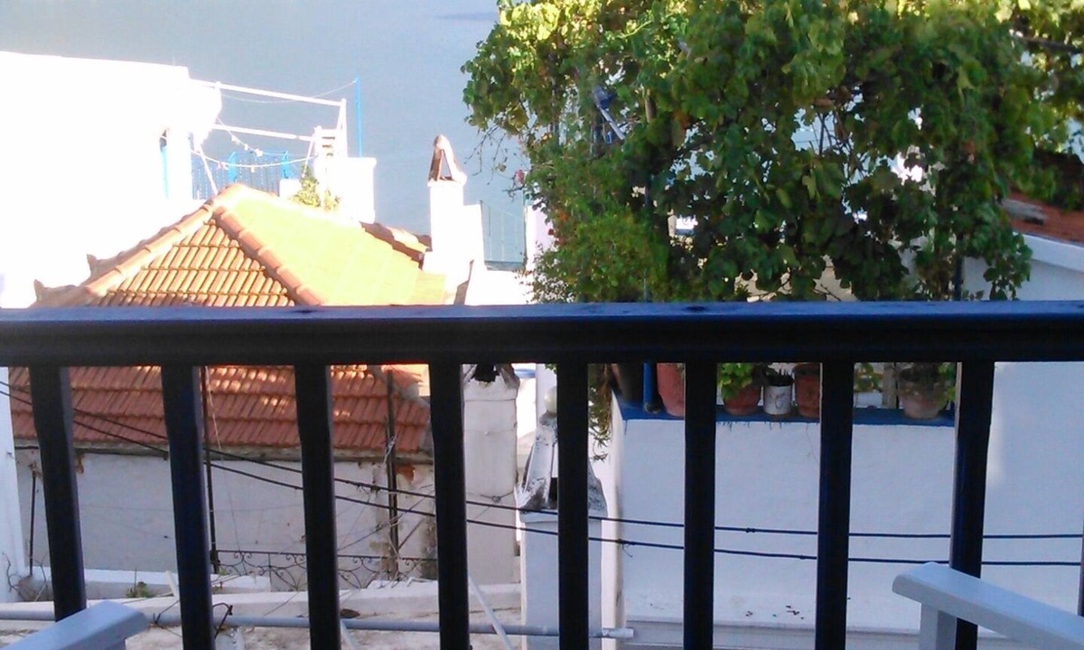 Skopelos Town House | charming & traditional in the old car-free part of town