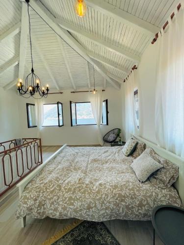 Lepetane Apartment | Chic sea front apartment with breathtaking Kotor Bay view