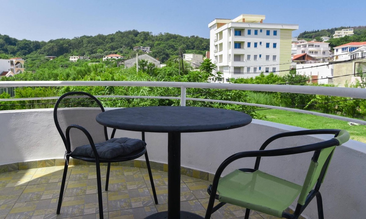 Gjerana Apartment | Chic Studio Flat w Garden in Ulcinj