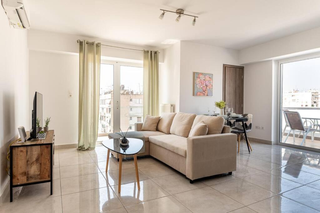 Keratsini-Drapetsona Apartment | City-View Apartment by Piraeus Port - DRF2