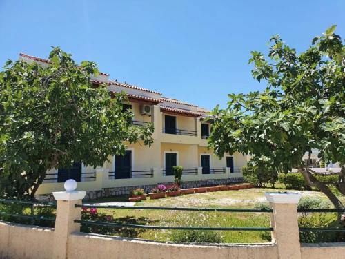 Acharavi Apartment | Claire