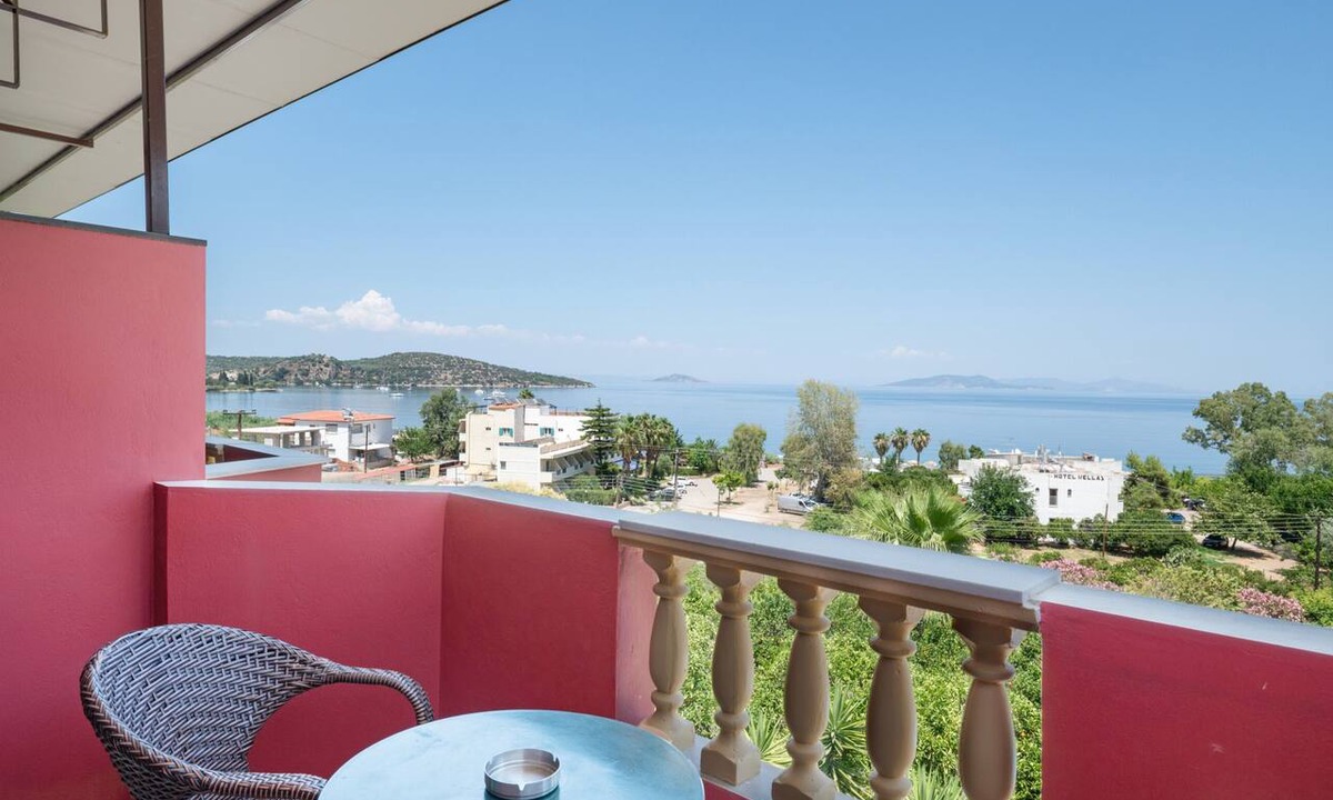 Melissopetra Apartment | Classic Double Room at Hotel Aristotelis with Sea View and Balcony