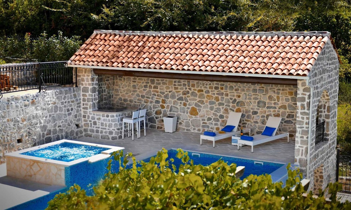 Seoca Villa | Classic Estate Villa