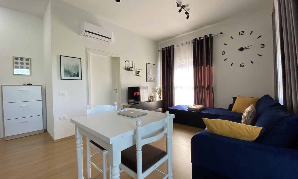 Tirana Apartment | Comfortable Apartment in a Colorful Complex: Wi-Fi, Air Conditioning, Netflix
