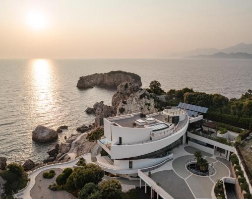 Montenegro Coast Apartment | CONTiNUUM