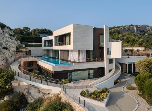 Montenegro Coast Apartment | CONTiNUUM