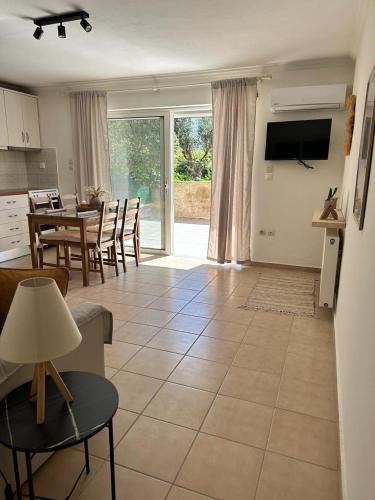 Kanoni Apartment | Corfu Lakeside Cottage