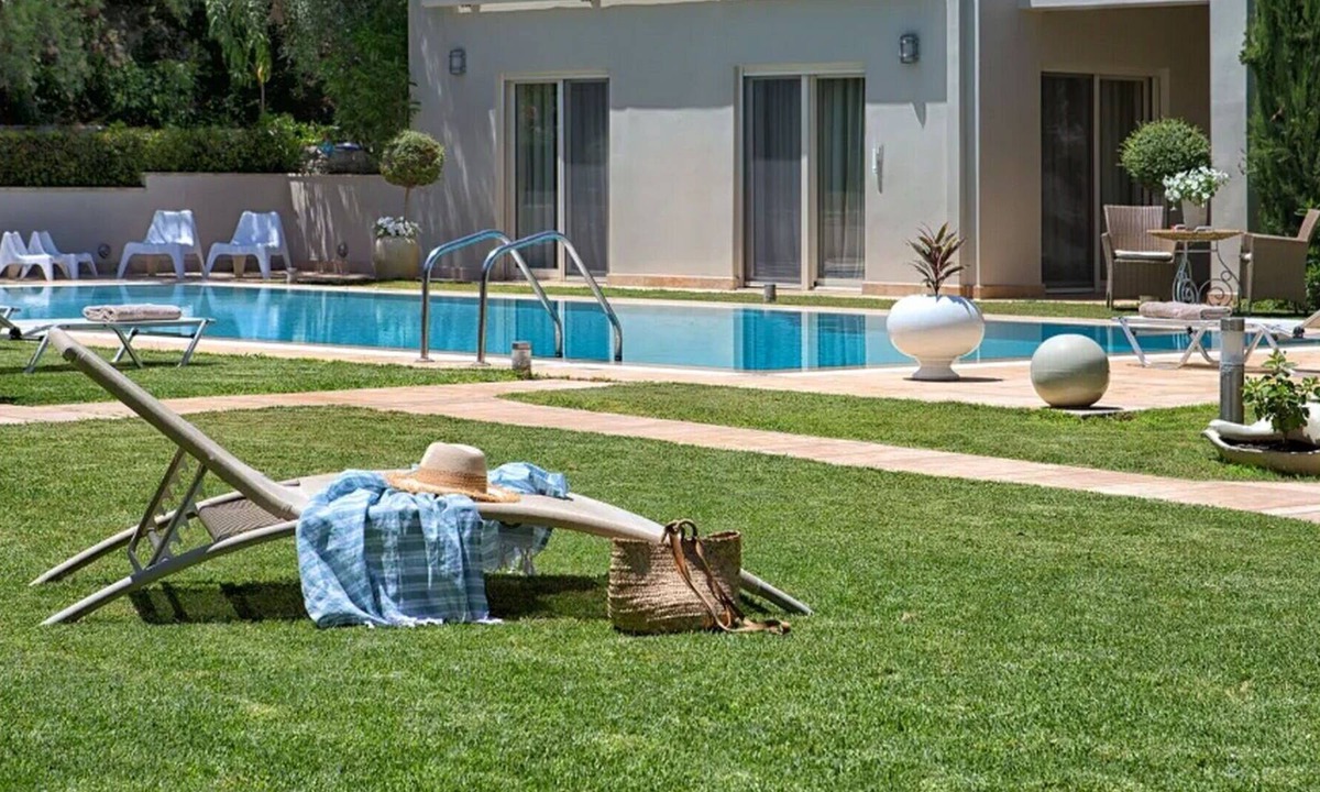 Chalcis Apartment | Cosy apartment for 2 people with A/C, pool, TV, terrace and parking