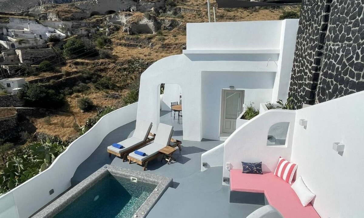 Episkopi Gonias House | Cosy suite with heated jacuzzi and view