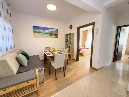 Becici Apartment | Cosy two-bedroom apartment in Becici by sea and mountains