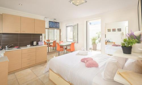 Neapoli Apartment | Cozy 6th floor, city center, 30m2, sun terrace
