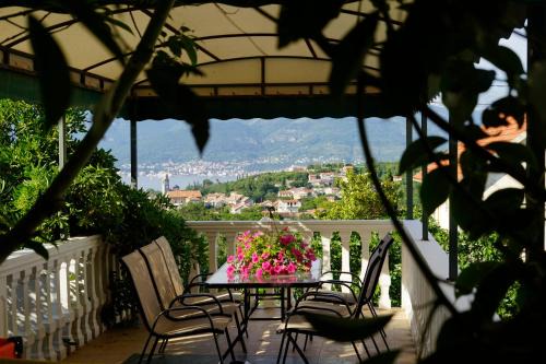 Radovici Apartment | Cozy apartment in Radovići 75 m² with mountain view