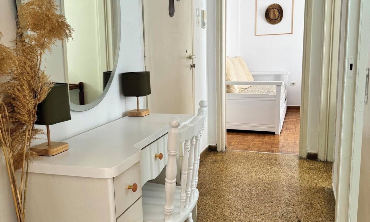 Thissio House | Cozy Apartment in Thiseio. Super close to Acropolis ! Pet & family friendly !