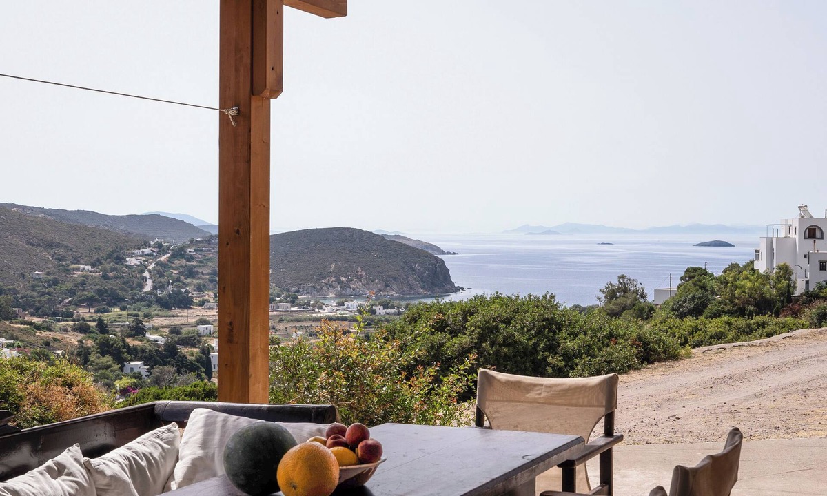 Kampos Apartment | Cozy Apartment overlooking Kampos Beach