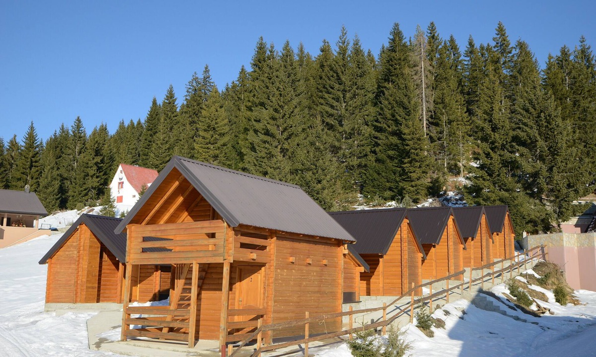 Vitomiricë House | Cozy Berane Stay in Ski Area with On-Site Restaurant - Lux Cottage