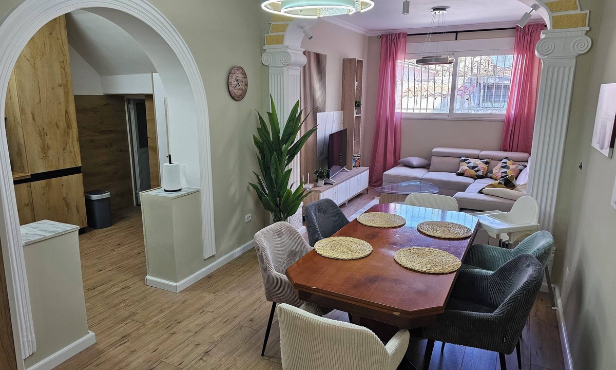 Vlore Apartment | Cozy central vacation apartment "Little Oasis" Vlora