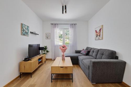 Skaljari House | Cozy Garden house by MN Property